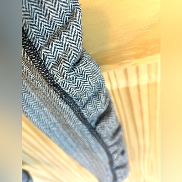 Lululemon Turn Around Tight Heathered Herringbone. Size 4. - Picture 6 of 16